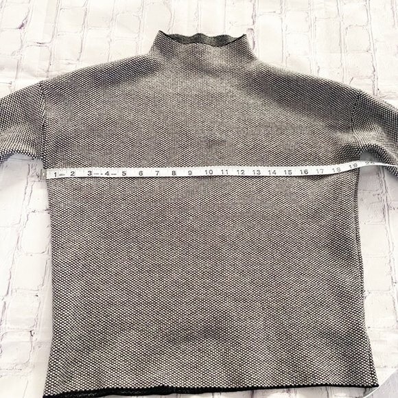 Tahari Black Gray Moc Neck Structured Long Sleeve Short Sweater S - Picture 4 of 8